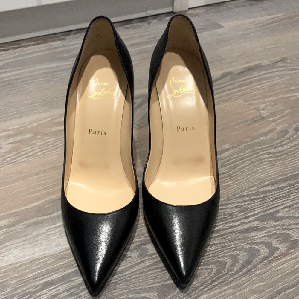 Re-poshing! Unworn Louboutin pumps. 100mm heel. They are too small for me.